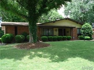 745 Gateswood Dr, Florissant, MO 63033