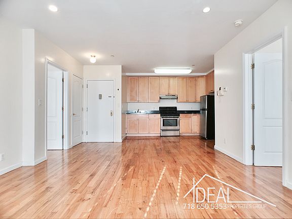 4th image of 563 Warren St #2K