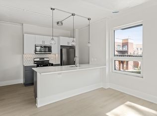 Motif on Belden, Chicago, IL 60647