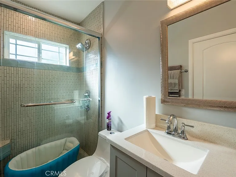 7647 Amestoy Ave — Photo 16