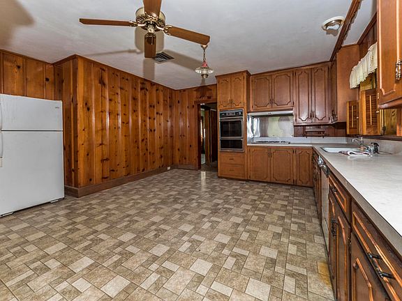 4th image of 410 Ida St