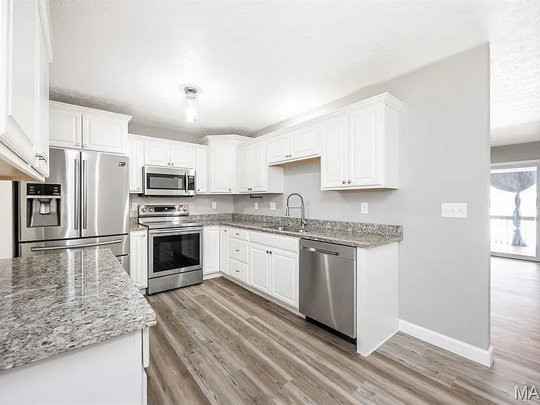 407 Sammy Ln — Photo 10
