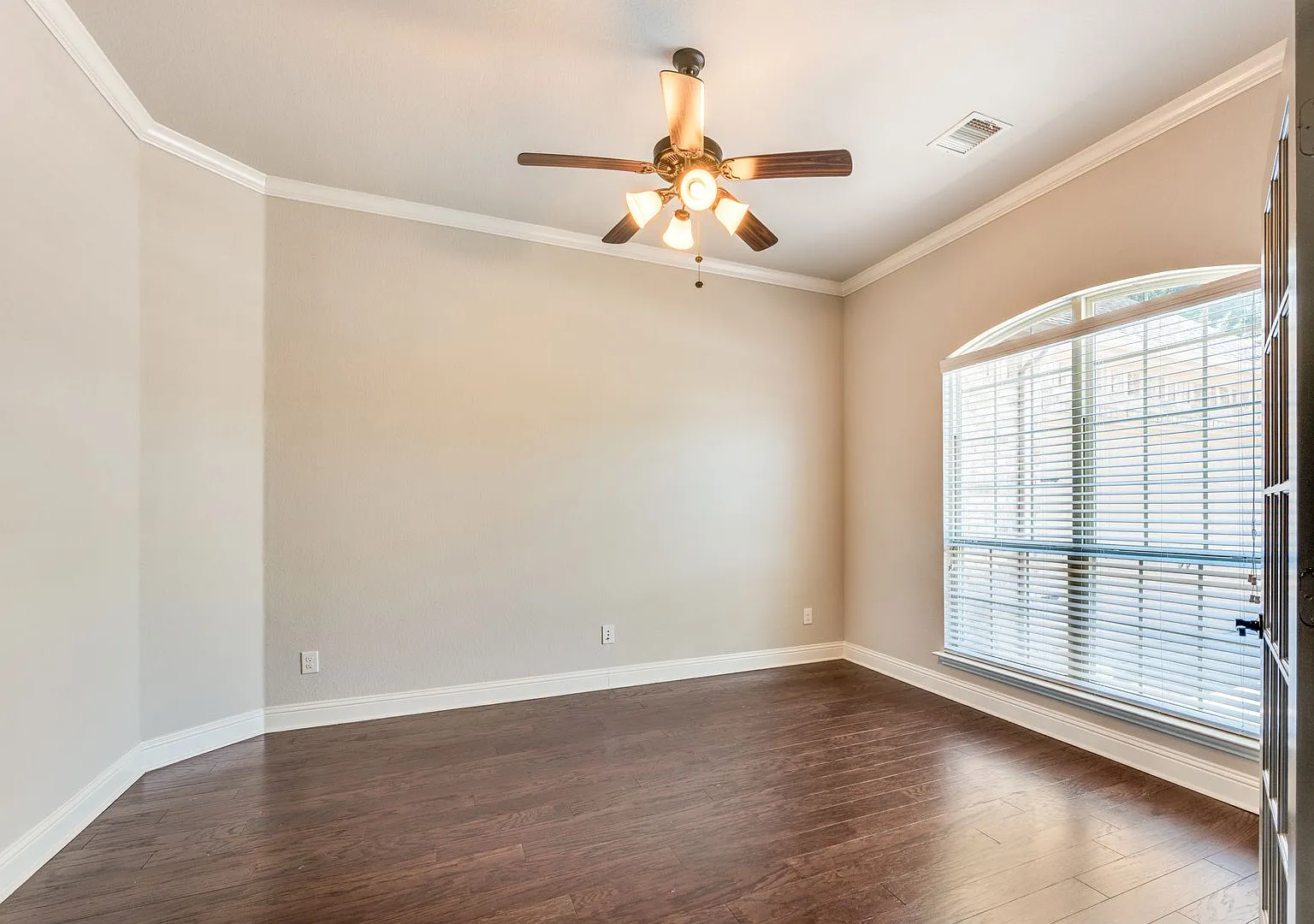 Coming mid-September | 4 bd, 3 ba in Mira Lagos - Grand Prairie — Photo 3