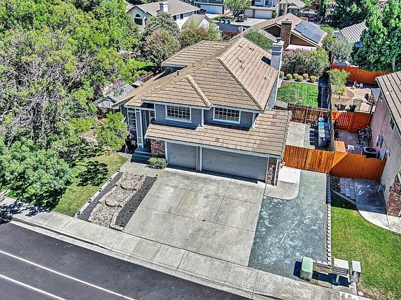 3rd image of 869 Christine Drive