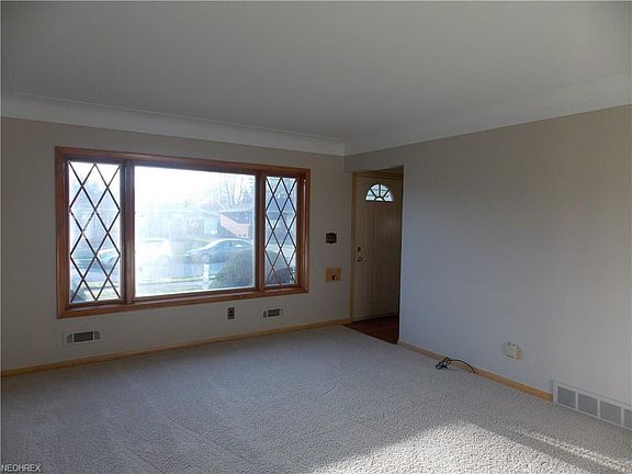 3rd image of 7366 Beresford Ave