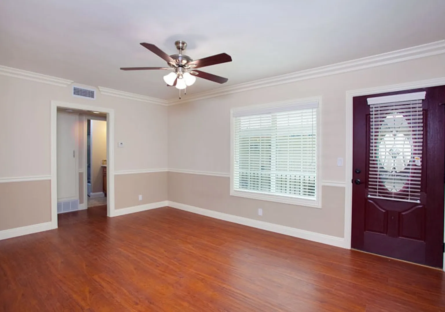 Updated spacious 1bed/1bath Apartment in North Monrovia! — Photo 3