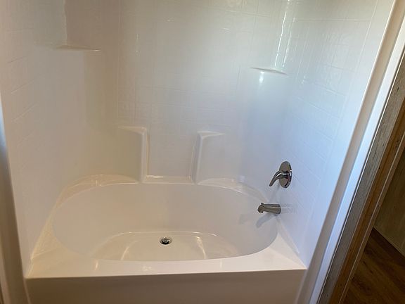 5th image of 2101 SW 38th St #299
