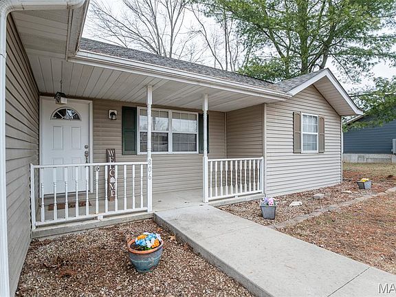 3rd image of 806 S Tebbets Ave
