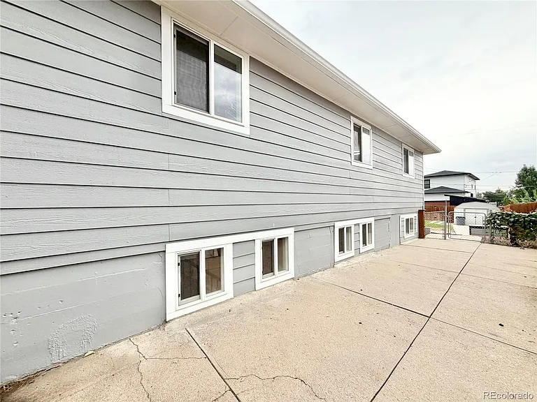 1285 W Gill Pl — Photo 39