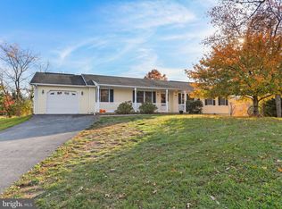 350 Ridgeview Dr, Berkeley Springs, WV 25411
