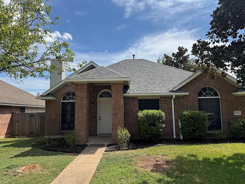 3 bed, 2.0 bath, 1087 sqft, $1,800 — Photo 2