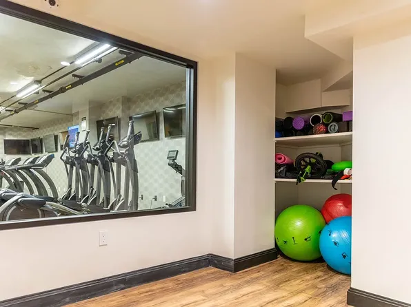 564 Saint John's Place image 6 of 17