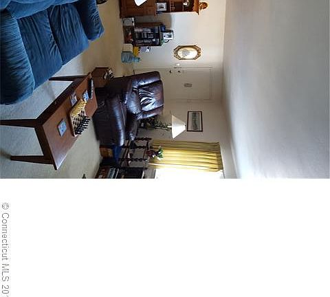 3rd image of 16 Robbins Ln APT D