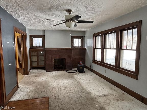 4th image of 28 W Salome Ave