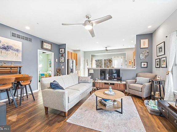 5th image of 13 Stuart Dr #13