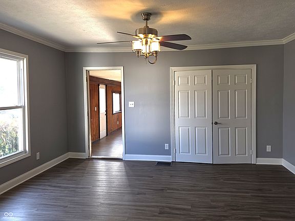 3rd image of 212 W Burnside Ave