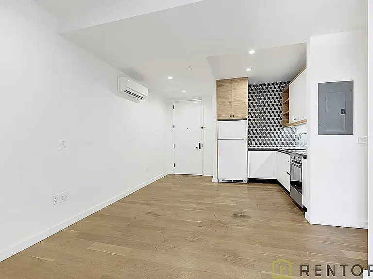 1875 Atlantic Ave #204R — Photo 2