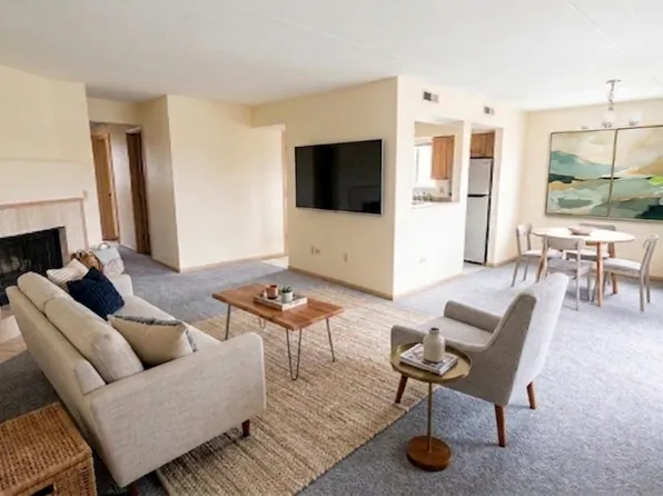 1263 Chalet Rd APT 203, Naperville, IL 60563