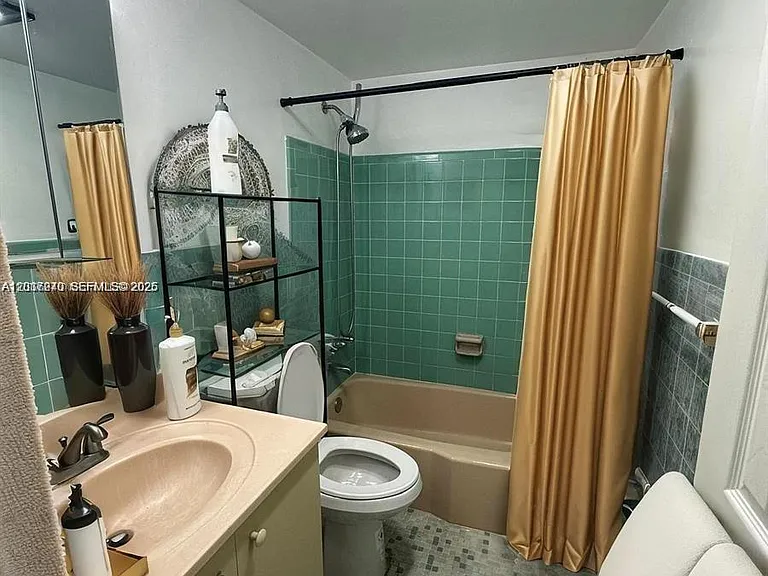 1321 NW 43rd Ave #104 — Photo 5