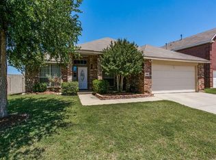 5600 Castleroy Ln, Fort Worth, TX 76135