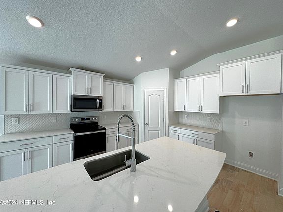 4th image of 2885 WILD PINE Lane