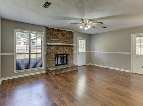 4th image of 3800 Woodland Dr