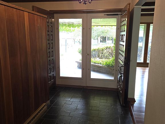 4th image of 1720 Stratford Ln