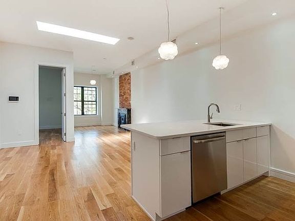 4th image of 215 Lewis Ave #11G