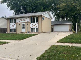 1604 N Burlington Ave, Worthington, MN 56187