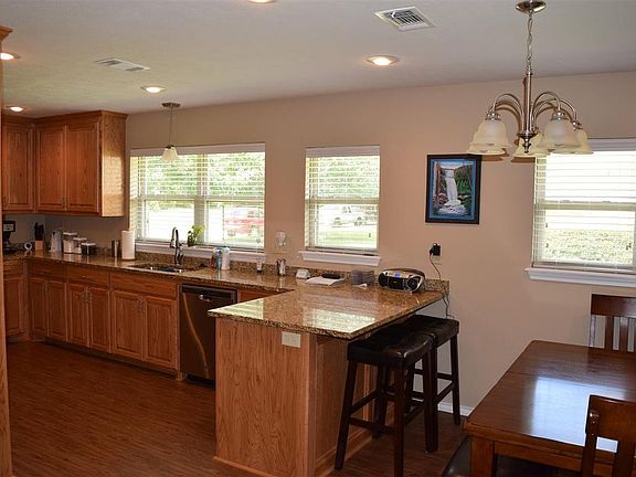 5th image of 16 Lanshire Dr
