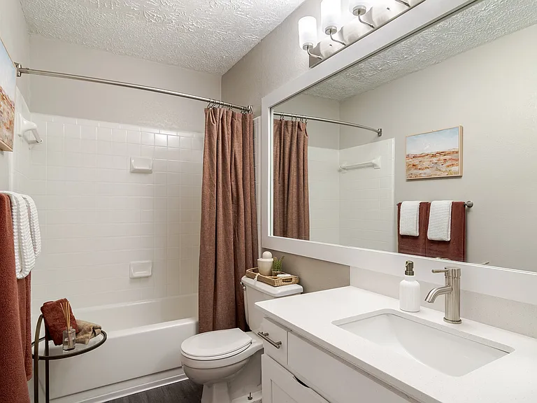 Newly Renovated Full Bathroom