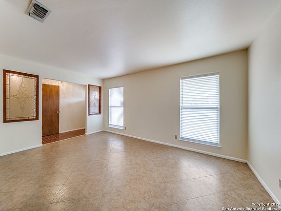 5th image of 411 Downshire Dr