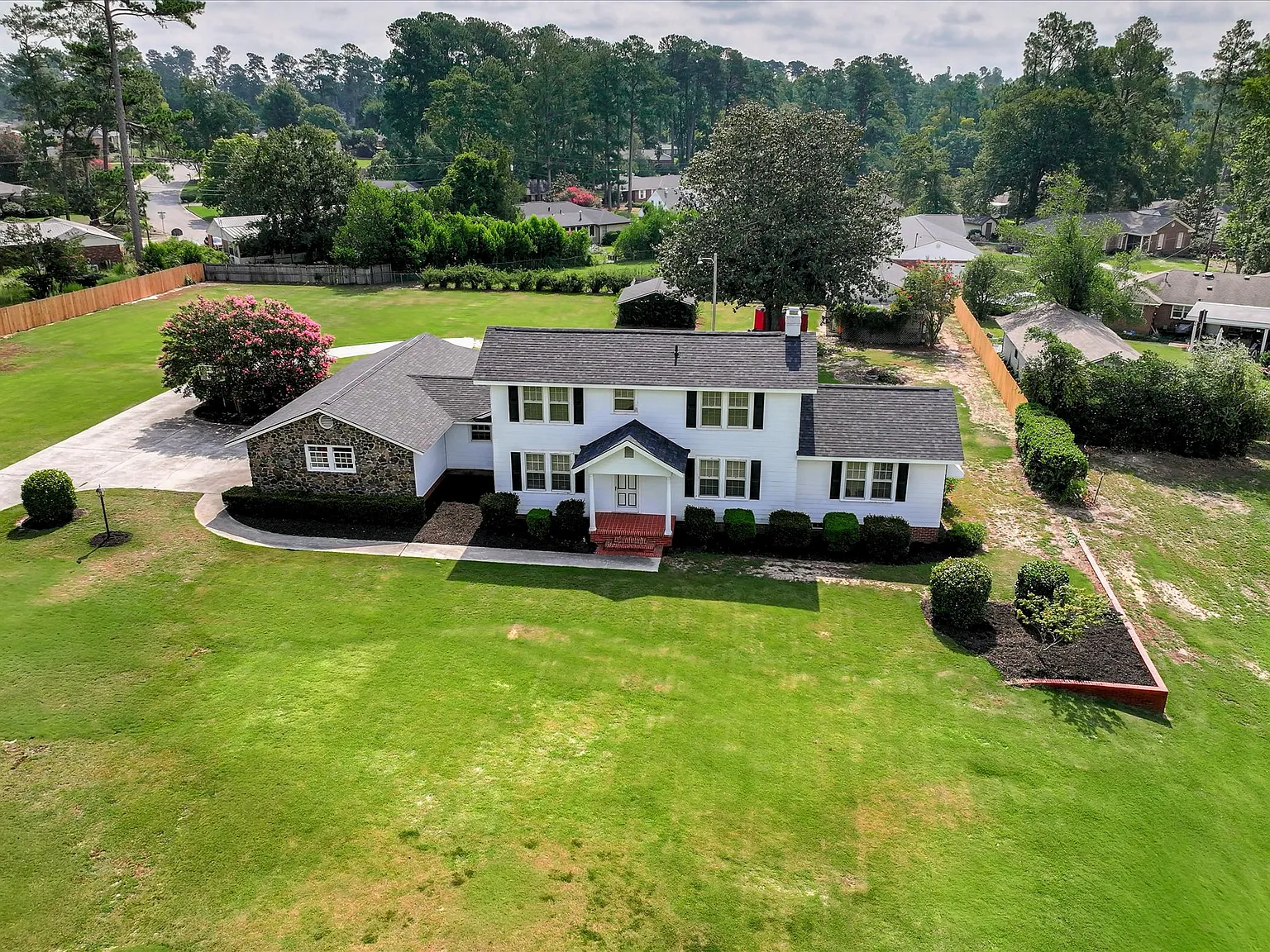 4 bed, 2800 sqft, $2,500 — Photo 4