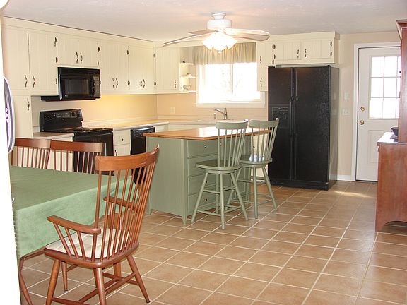 15 x 20 w/breakfast bar,tile