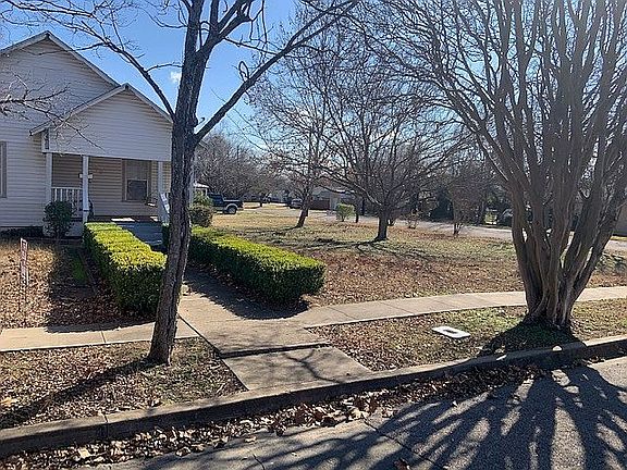 2nd image of 900 N College Ave