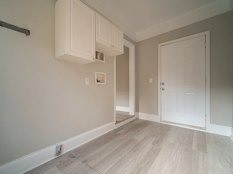 614 Ambassador St — Photo 35