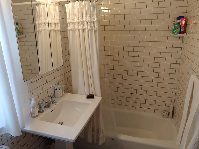 404 Hackensack St #1F — Photo 3