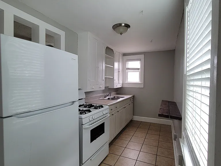 1206 Oak St NE #17 — Photo 6