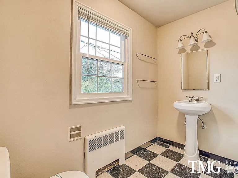 Regency Park Apartments — Photo 14