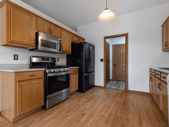 3rd image of 3145 Chanters Ct