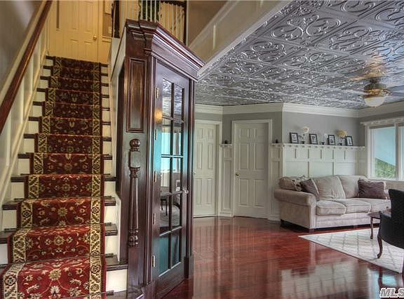 2nd image of 32 Oriole Way