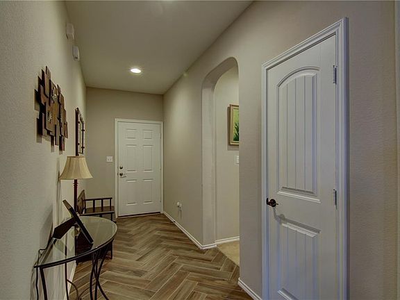 3rd image of 941 Apricot Dr