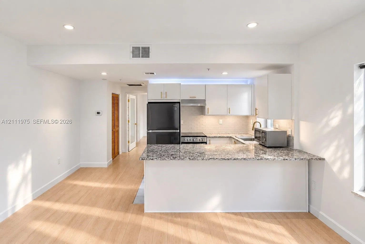 The Ruskin Condo — Photo 1