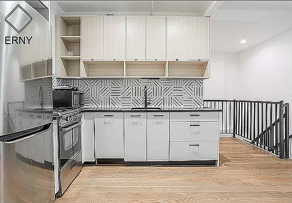 2nd image of 319 19th St APT 1