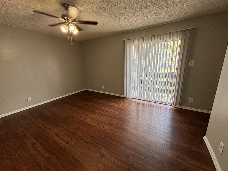 Edinburg Place Apartments — Photo 45