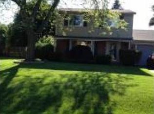 2751 Ravenglass Rd, Waterford, MI 48329