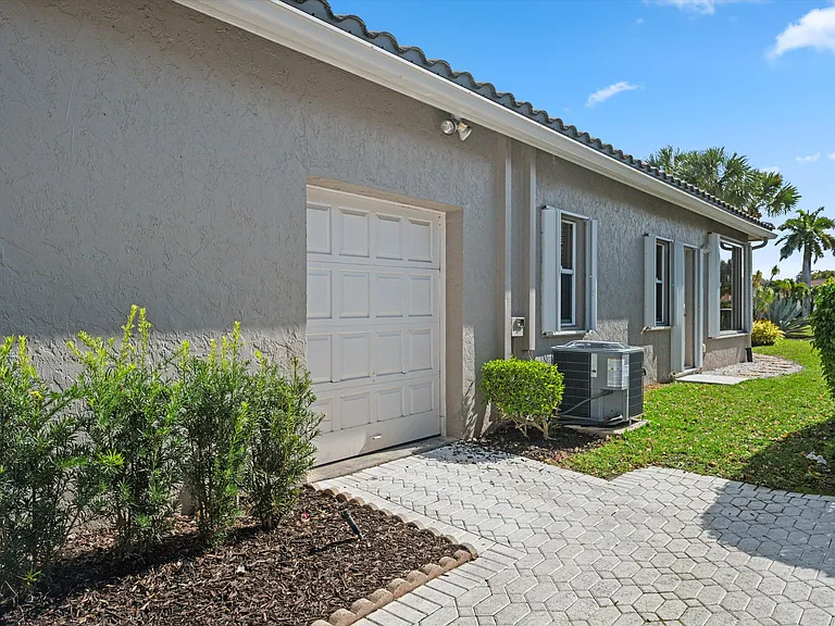 4841 Exeter Estate Ln — Photo 25
