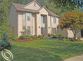 3355 Thornberry Rd, Rochester Hills, MI 48309