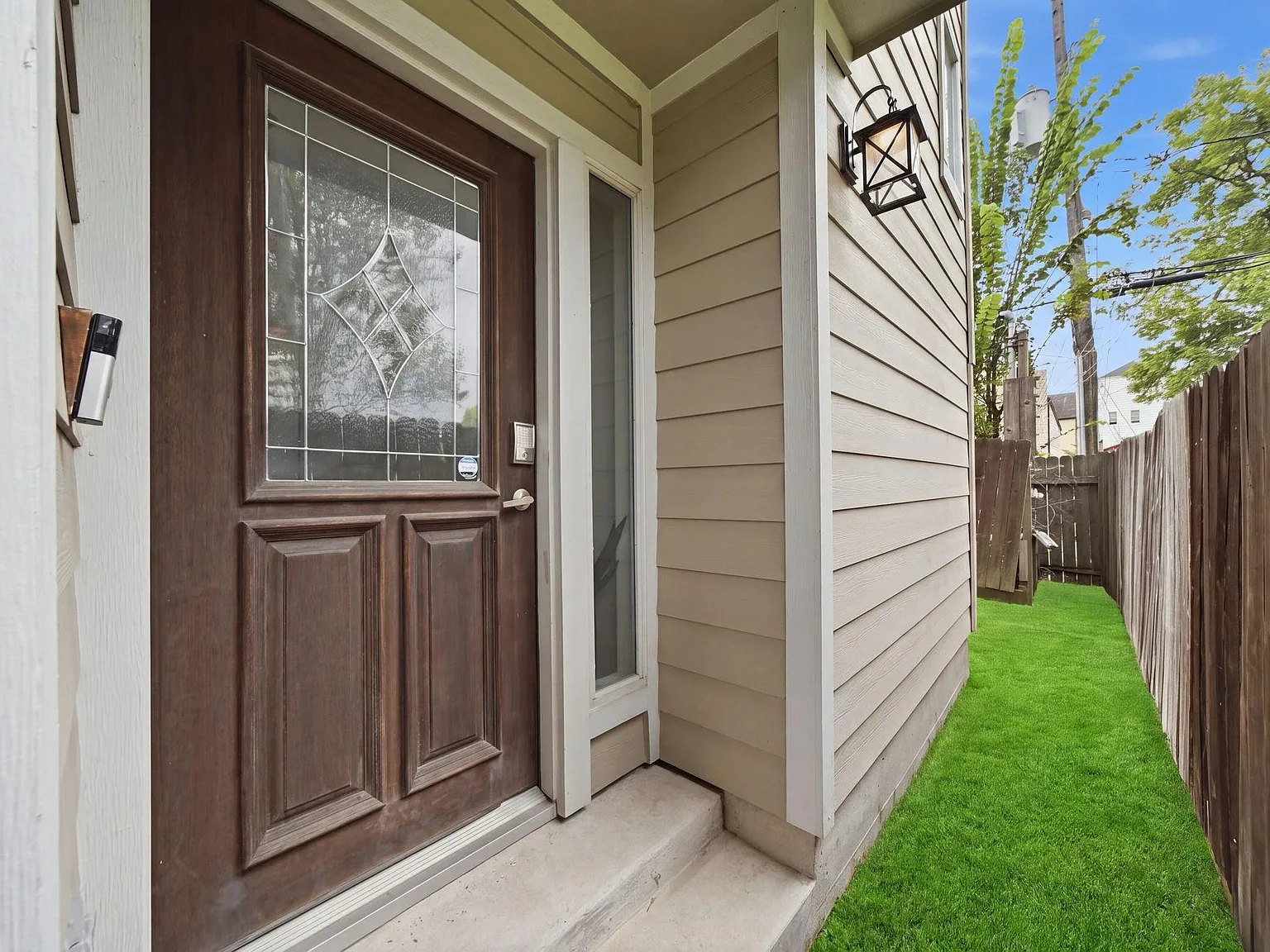 3 bed, 3.5 bath, 2132 sqft, $2,700 — Photo 4
