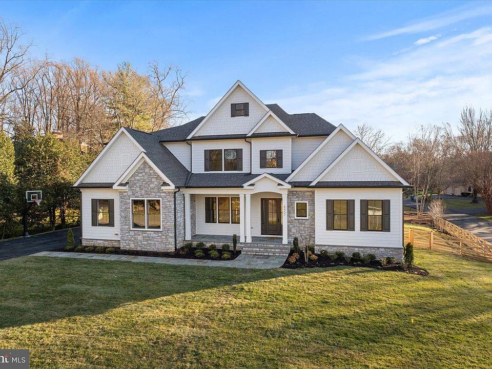 1st image of 8407 Holly Leaf Dr